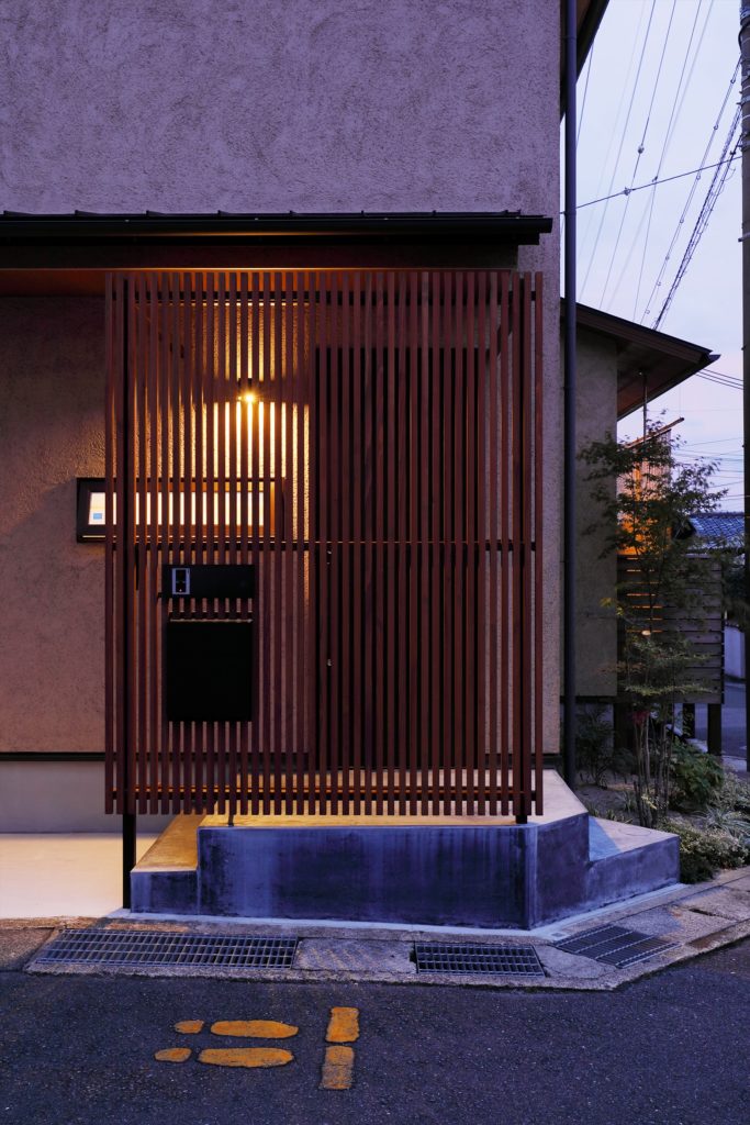 そとん壁と天然木の高断熱住宅