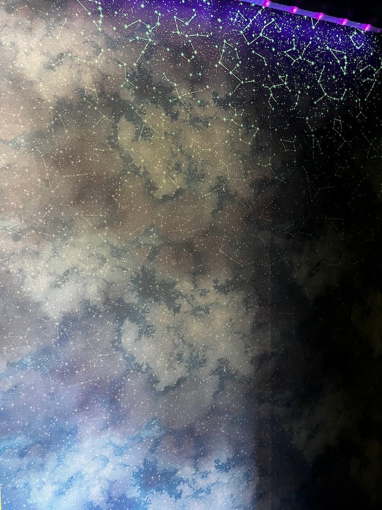星空柄の壁紙を施工した写真